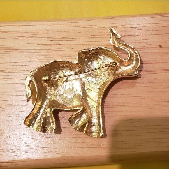 Vintage Elephant Gold Tone Brooch Antique Pin - Picture 4 of 7
